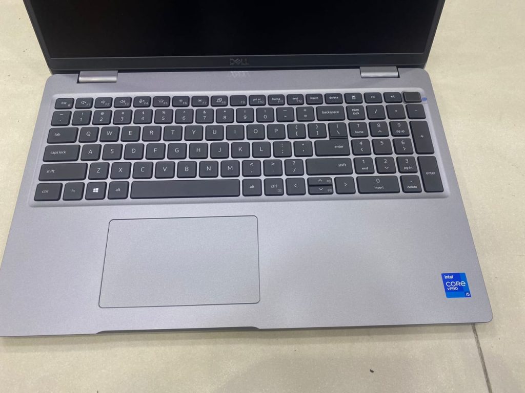 Dell PRM5520HN0C2 Precision 5520 Mobile Workstation with Intel i7-7820HQ, 16GB 512GB SSD, 15.6″